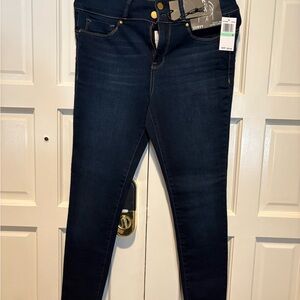 Women's Dark Blue Jeans by Seven  sculpt and curvy fit with skinny leg brand new